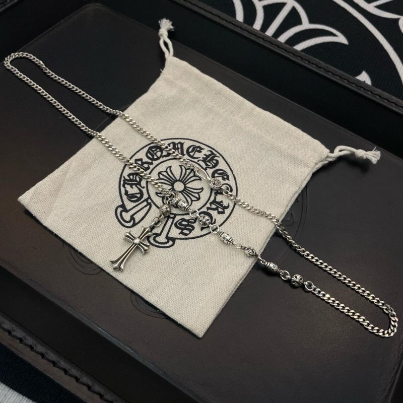 Ch*0me He**ts necklaces